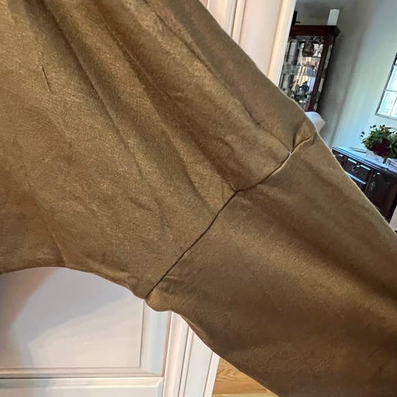 Batwing style oversize top. - Picture 5 of 5